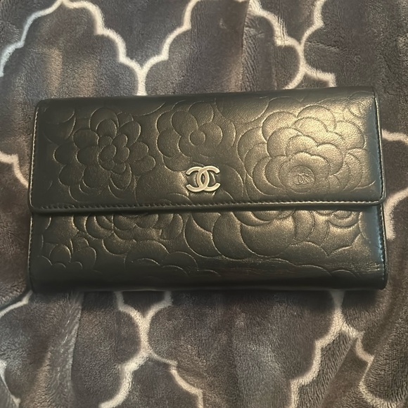 💯 Authentic CHANEL Wallet with Code - Picture 1 of 7